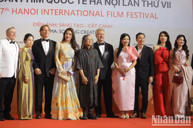 Vietnamese and international artists, filmmakers, and producers on the Film Festival’s red carpet.
