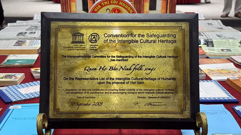 On September 30, 2009, Bac Ninh Quan Ho love duet singing was recognised by UNESCO as a representative intangible cultural heritage of humanity. On September 30, 2009, Bac Ninh Quan Ho love duet singing was recognised by UNESCO as a representative intangible cultural heritage of humanity.