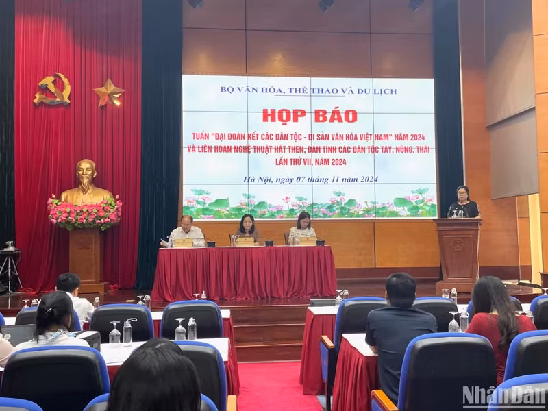 At the press conference on the Great Solidarity of Ethnic Groups - Vietnamese Cultural Heritage Week 2024.