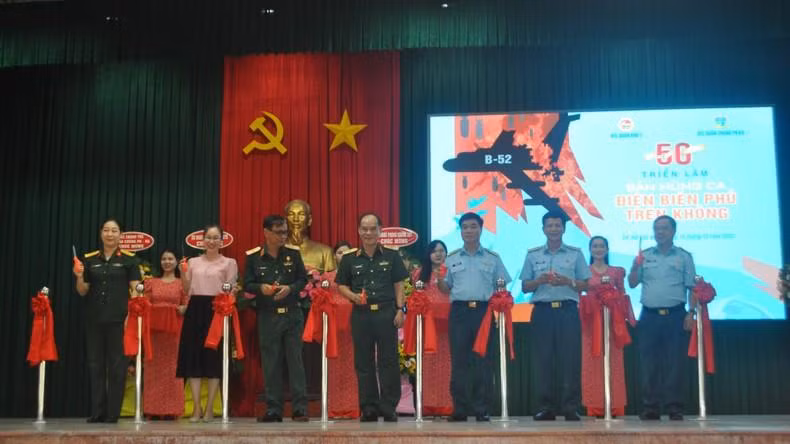 The exhibition, “Epic of Dien Bien Phu in the air”, is jointly organised by Military Zone 7 and the Air Defence-Air Force. The exhibition, “Epic of Dien Bien Phu in the air”, is jointly organised by Military Zone 7 and the Air Defence-Air Force.
