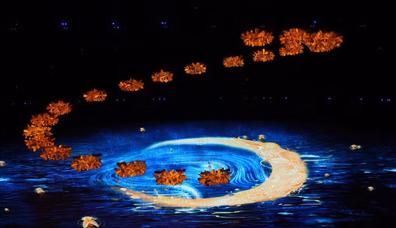 Art performances highlight the image of the osmanthus — Hangzhou City's autumn symbol.