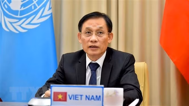 Le Hoai Trung elected as new member to Secretariat.