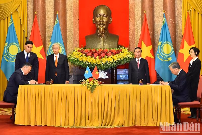 [In Pictures] Vietnam and Kazakhstan boost cooperation in many fields ảnh 5