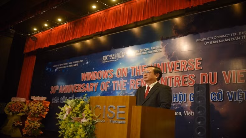 Minister of Science and Technology Huynh Thanh Dat speaks at the conference.