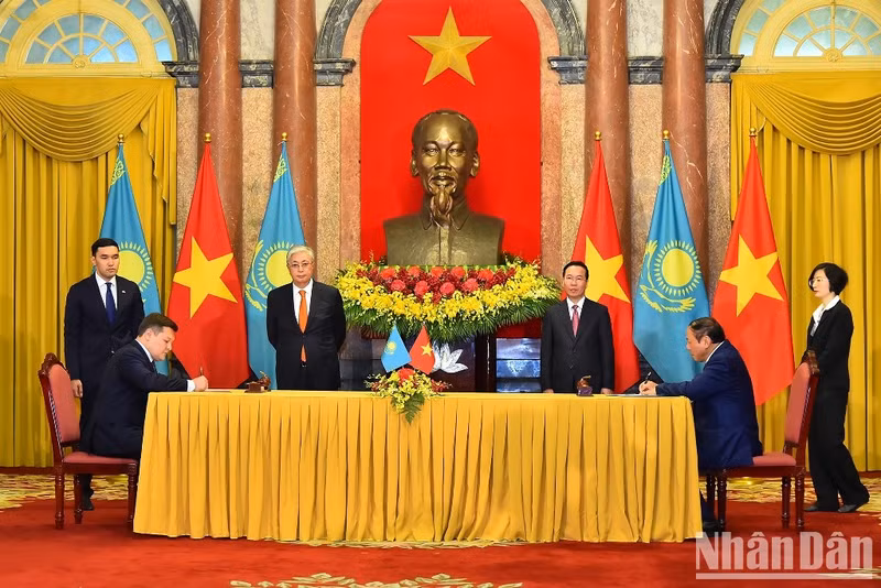 [In Pictures] Vietnam and Kazakhstan boost cooperation in many fields ảnh 7
