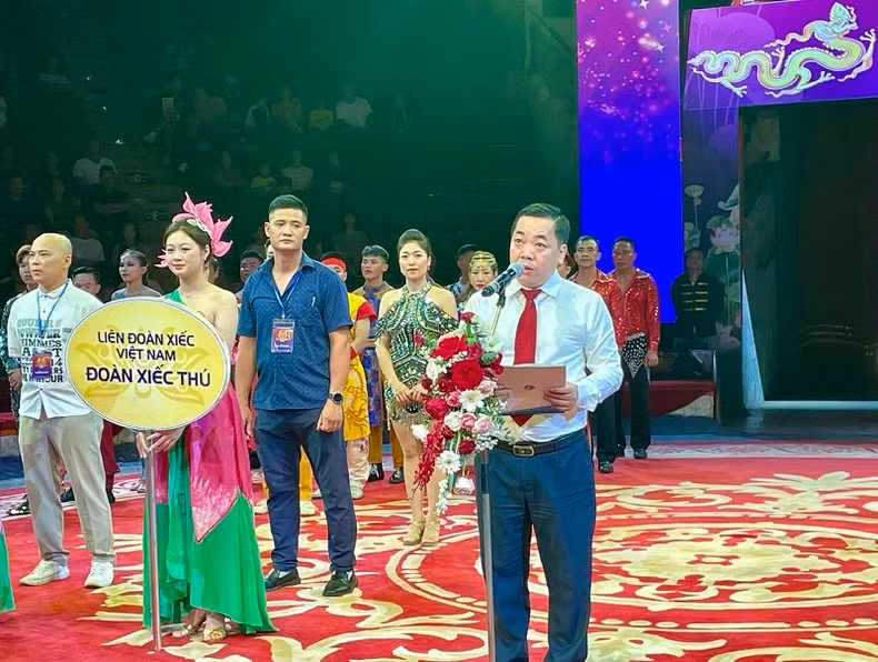 Tran Huong Duong, Deputy Director of the Department of Performing Arts and Head of the Organizing Committee of the Competition, give the opening speech. (Photo: Trang Anh) Tran Huong Duong, Deputy Director of the Department of Performing Arts and Head of the Organizing Committee of the Competition, give the opening speech. (Photo: Trang Anh)