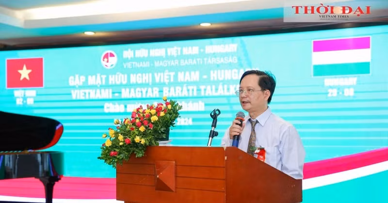Chairman of the Vietnam-Hungary Friendship Association Vu Hoang Linh speaks at the event. (Photo: baoquocte.vn)