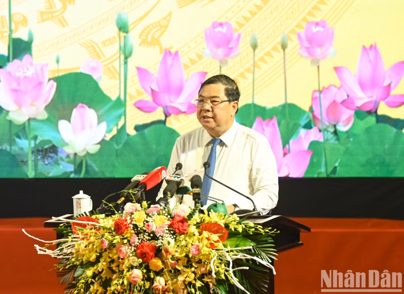 Secretary of Nam Dinh Provincial Party Committee Pham Gia Tuc speaks at the conference. Secretary of Nam Dinh Provincial Party Committee Pham Gia Tuc speaks at the conference.