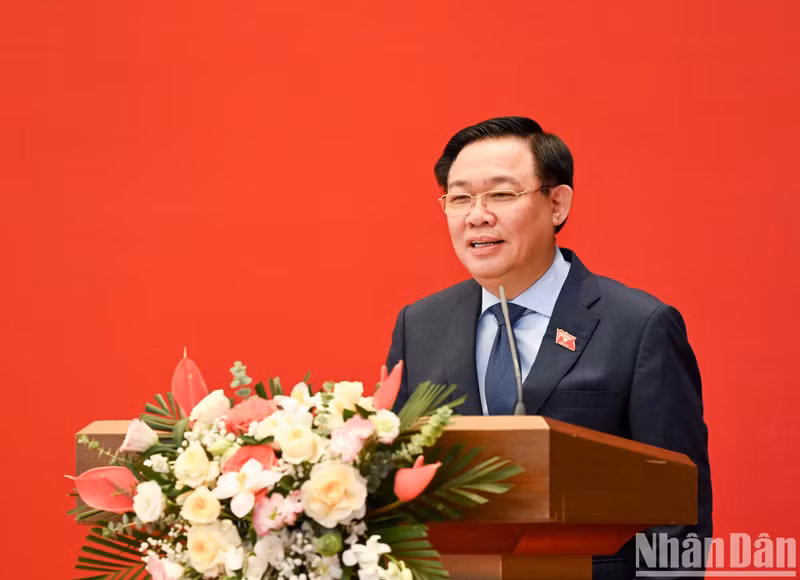 National Assembly Chairman Vuong Dinh Hue speaks at the meeting. National Assembly Chairman Vuong Dinh Hue speaks at the meeting.