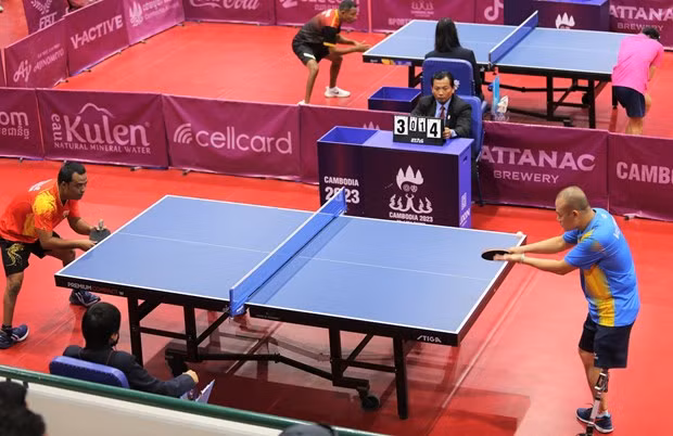 A table tennis match at ASEAN Para Games 12. (Photo: VNA)