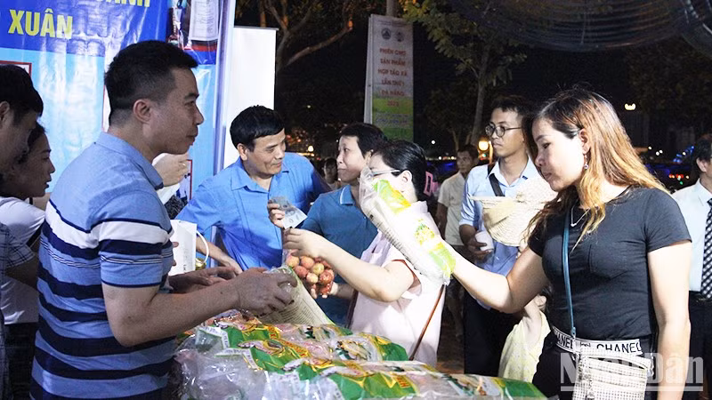 Customers visit and shop at the fair