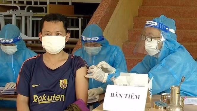 COVID-19 vaccination (Photo: VNA)