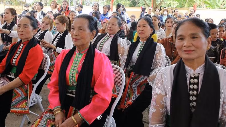 VFF President shares joy with Son La locals at great national unity festival