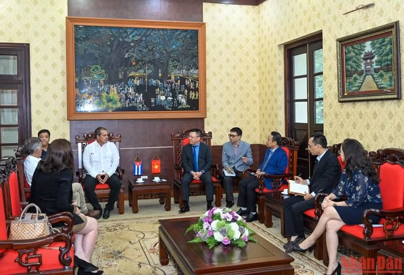 View of the meeting at the headquarters of Nhan Dan Newspaper. (Photo: DUY LINH)