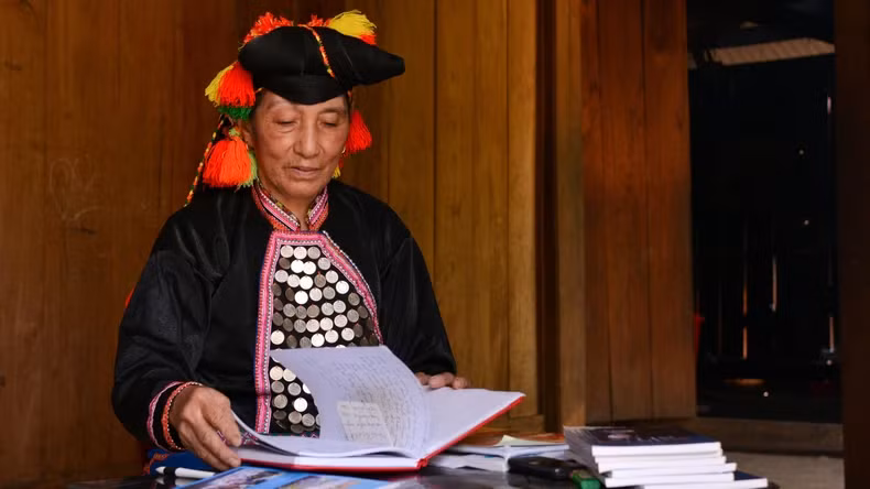 Xuan regularly collects and participates in writing books about the customs and culture of the Si La people.