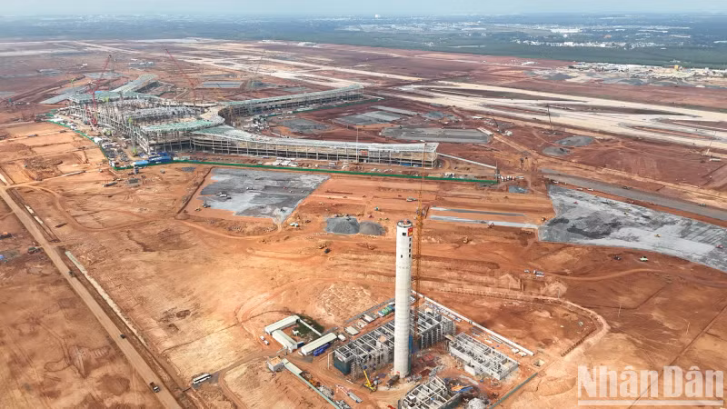 For the construction of the second runway, Vietnam Airports Corporation (ACV) has selected a design consultant and a consulting unit and established and reviewed the basic design. At the same time, it established and reviewed the feasibility study report to adjust Component Project 3, Long Thanh Airport Construction Investment Project Phase 1.
