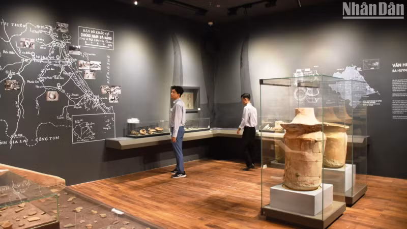 The modern exhibition space at Da Nang Museum are logically designed according to the history, ensuring accuracy. (Photo: ANH DAO)