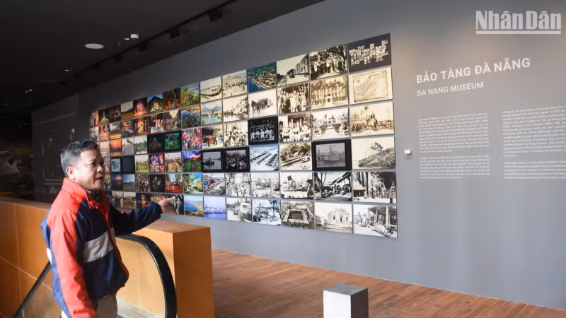 Exhibition space with the most prominent images of Da Nang City's history of formation, development and construction over the past 50 years. (Photo: ANH DAO)