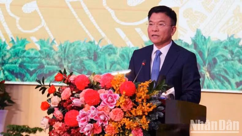 Deputy Prime Minister Le Thanh Long gives a speech at the ceremony. (Photo: HOANG TRUNG)