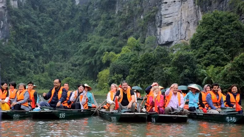 The delegation's tour programme is also a good opportunity for Ninh Binh to affirm and promote the image of tourism and the people of the ancient capital with a thousand years of history and culture to domestic and international friends. (Photo: Minh Duong) The delegation's tour programme is also a good opportunity for Ninh Binh to affirm and promote the image of tourism and the people of the ancient capital with a thousand years of history and culture to domestic and international friends. (Photo: Minh Duong)