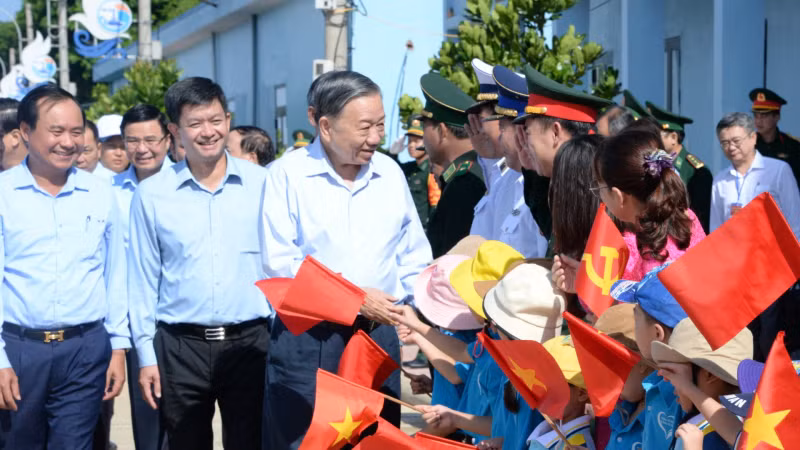 The General Secretary and President visits Con Co Island District.
