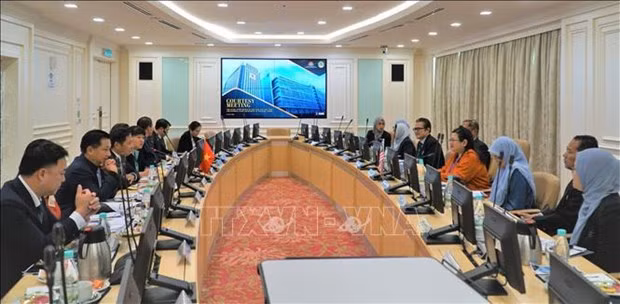 Deputy State Auditor General Dang The Vinh has a meeting with Malaysian Auditor-General Datuk Wan Suraya Wan Mohd Radzi in Putrajaya, Malaysia on July 11 (Photo: VNA)
