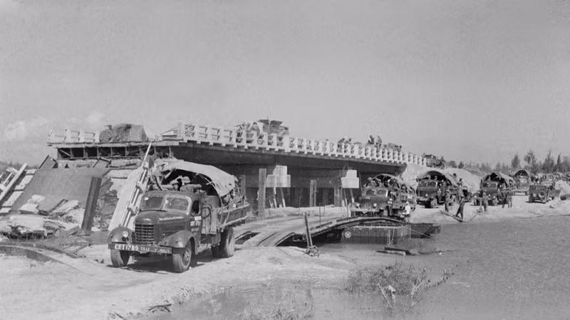 Tank and mechanised infantry units entered to liberate Buon Ma Thuot (1975). (Photo: Anh Ton/VNA)