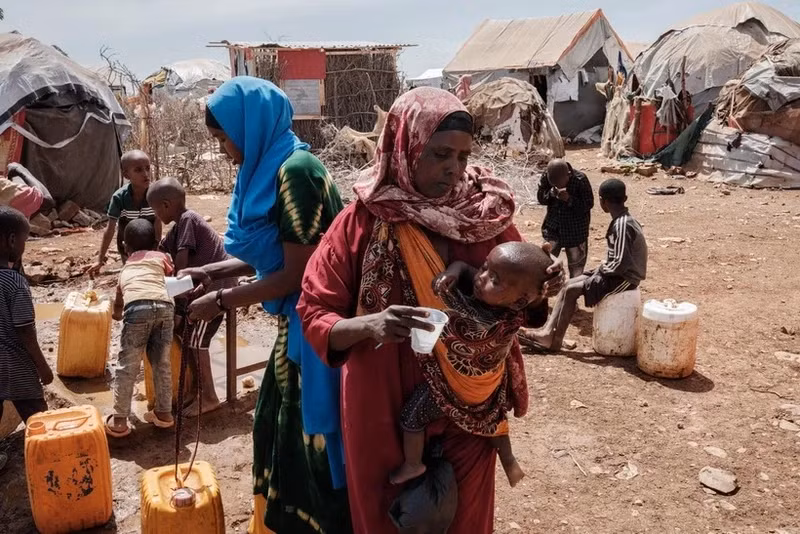 Refugees at a makeshift camp in Baidoa, Somalia. (Photo: AFP/VNA)