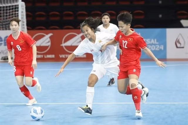 Vietnamese players (in red) seen during their opening match against Myanmar in the ASEAN Women’s Futsal Championship 2024 on November 17 in Manila. Vietnam win 5-2. (Photo: AFF)
