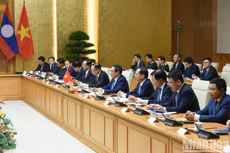 Members of the Vietnamese Government at the meeting. Members of the Vietnamese Government at the meeting.
