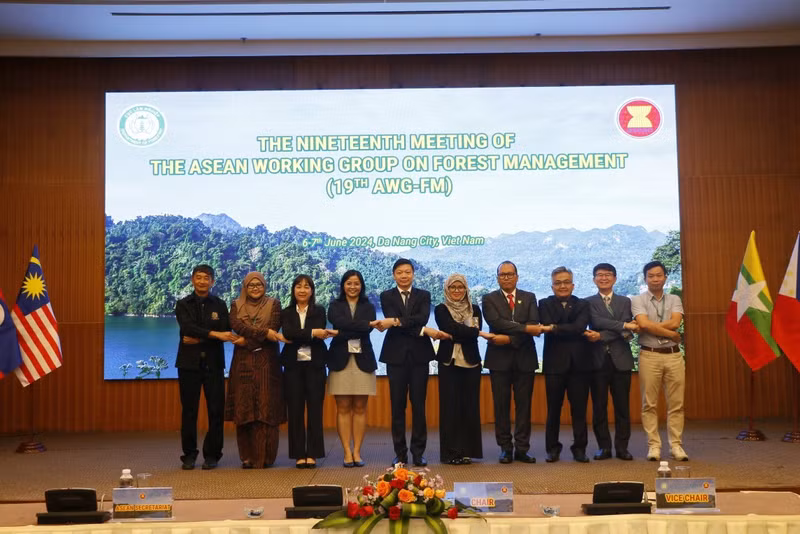 Delegates at the meeting (Photo: congthuong.vn)