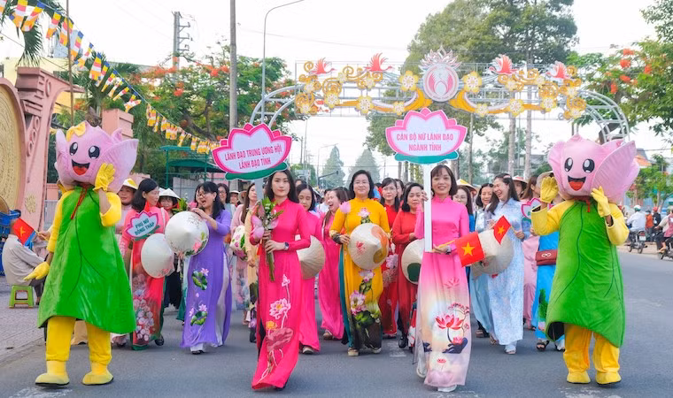 Around 5,500 women join Ao Dai parade in Dong Thap (Photo: dongthap.gov.vn)