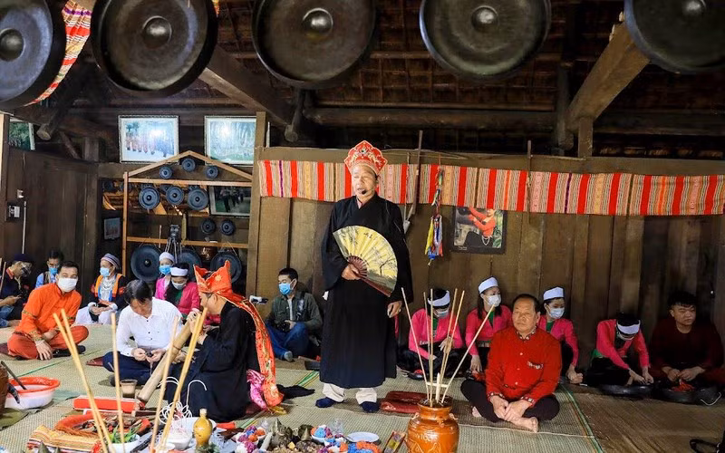 ‘Mo’ is a unique intangible cultural heritage of the Muong ethnic community. 