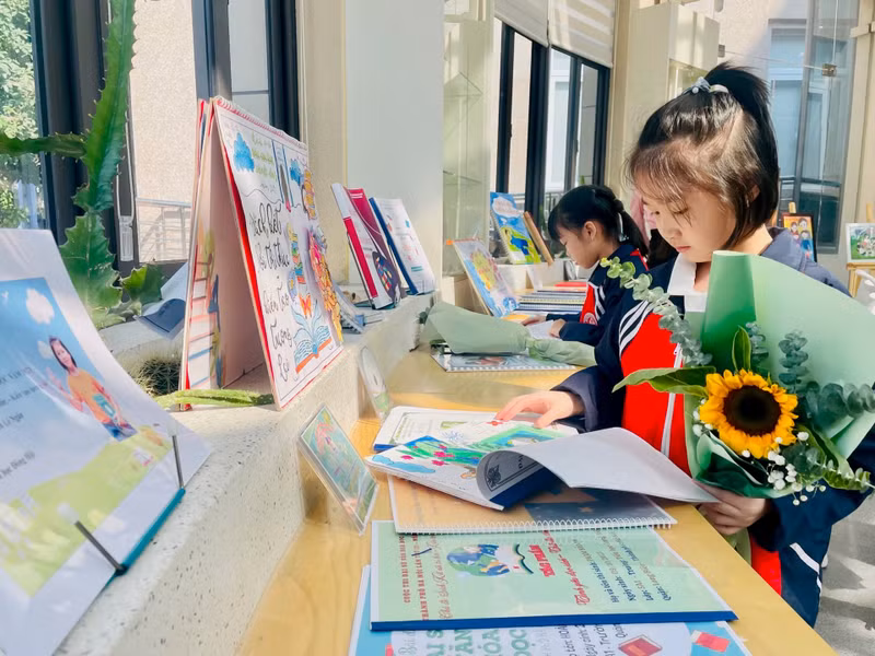 The contest aims to promote the reading habits among younger generations (Photo: hanoimoi.vn)