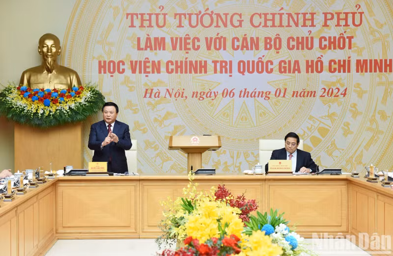 President of the Ho Chi Minh National Academy of Politics and Chairman of the Central Theory Council Nguyen Xuan Thang speaking at the meeting. President of the Ho Chi Minh National Academy of Politics and Chairman of the Central Theory Council Nguyen Xuan Thang speaking at the meeting.