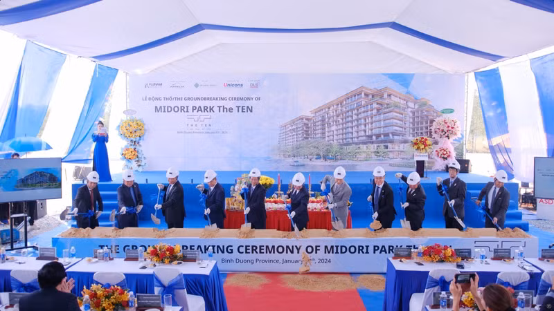 The ground-breaking ceremony for the apartment project of "Midori Park the TEN" in Binh Duong province on January 12 (Photo: VNA)