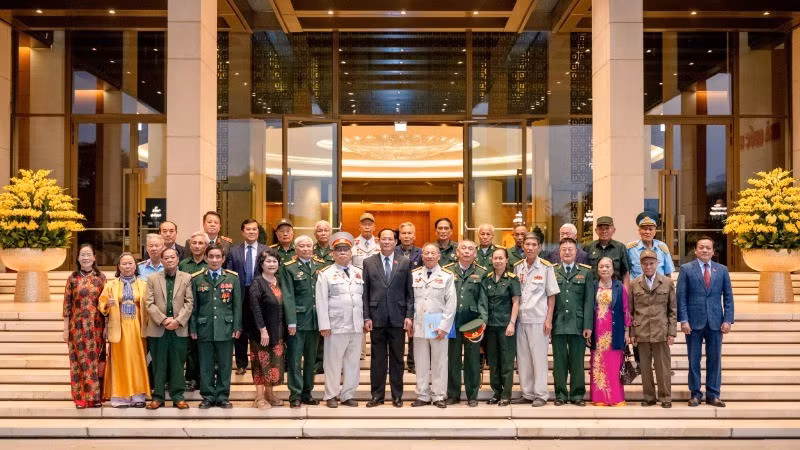 Vice Chairman of the National Assembly Tran Quang Phuong and delegates at the event 