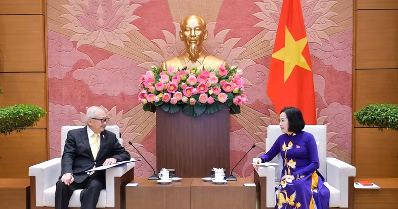 Vice Chairwoman of the National Assembly (NA) Nguyen Thi Thanh (R) and Chairman of the Thailand-Vietnam Parliamentarians’ Friendship Group Sakchai Tanaboonchai at their meeting in Hanoi on June 27 (Photo: VNA)