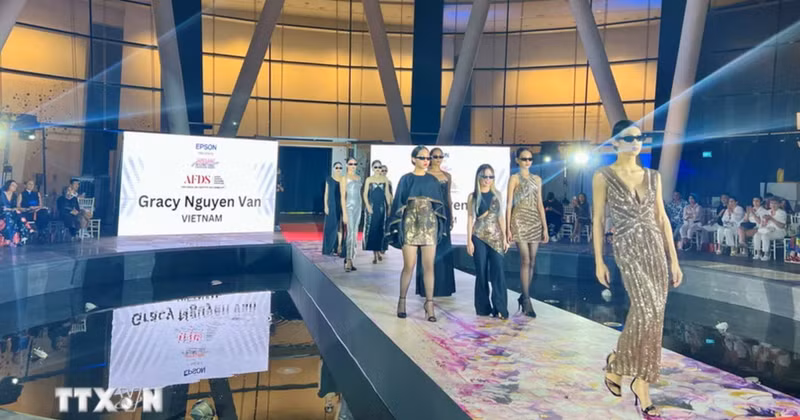 A collection by Vietnamese designer Gracy Nguyen Van. (Photo: VNA)