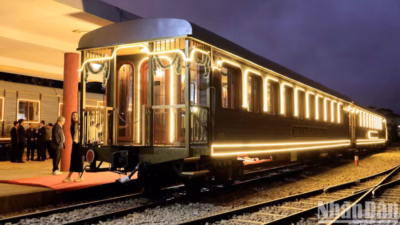 The launch of the tourist train, which is among the activities held within the ongoing Da Lat Flower Festival 2024, aims to offer passengers a fresh travel experience to explore Da Lat City. The launch of the tourist train, which is among the activities held within the ongoing Da Lat Flower Festival 2024, aims to offer passengers a fresh travel experience to explore Da Lat City.