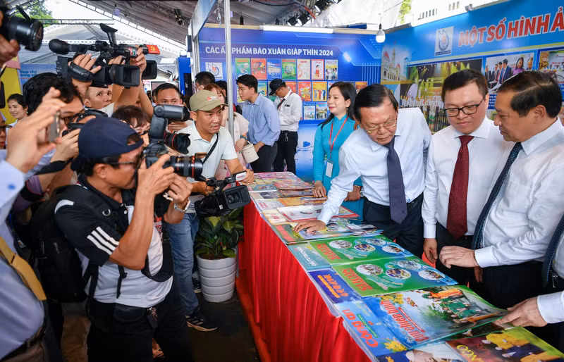 It features 112 booths displaying outstanding publications covering all aspects of economic, political, cultural, social, defence, security, and foreign affairs