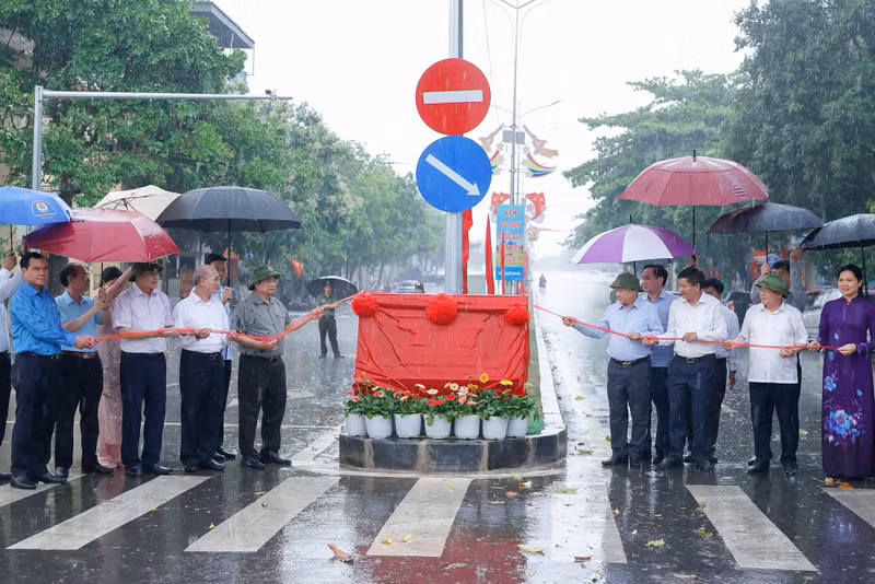 At the Pham Van Dong street naming ceremony. (Photo: VGP) At the Pham Van Dong street naming ceremony. (Photo: VGP)