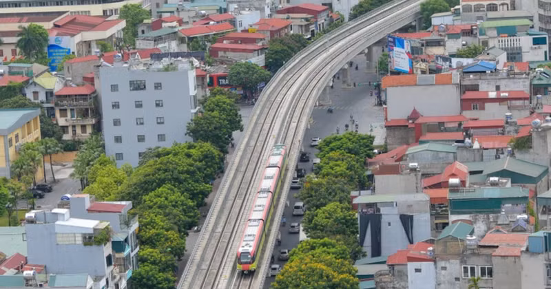 The second line covers a total distance of 12.5 km, featuring eight elevated stations and four underground ones.