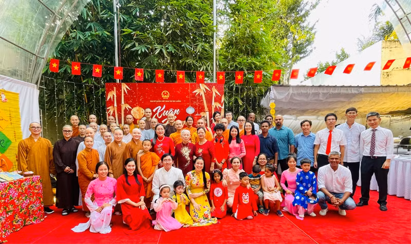 Overseas Vietnamese in Sri Lanka at the homeland spring programme. (Photo: VNA)