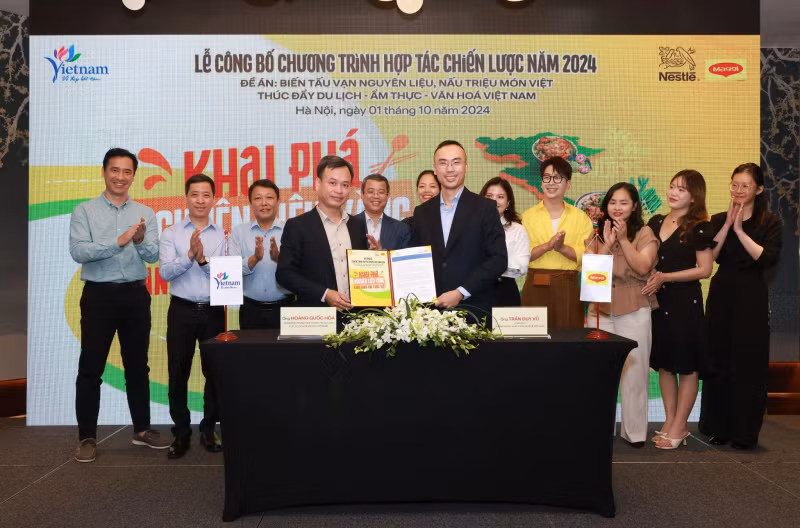 Representatives from the Vietnam National Authority of Tourism (VNAT), and MAGGI Brand announce the cooperation. (Photo courtesy of Nestlé Vietnam)