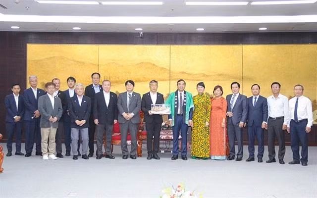 Da Nang city's leadership exchanges at a friendly visit to Kizasaru, Japan. The city will host the City Partnership Forum- Da Nang 2025, Meet Da Nang 2025 on January 16-18. (Photo: Courtesy of Da Nang city Portal)