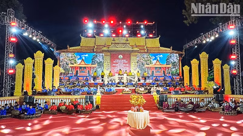 A performance of 'ngu am' music at Ooc Om Boc Festival 2024 in Soc Trang Province