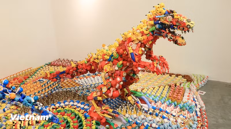 Works on display at the exhibition (Photo: VN+)