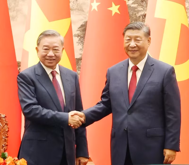 General Secretary of the Communist Party of Vietnam Central Committee and State President To Lam (L) meets with General Secretary of the Communist Party of China Central Committee and President of China Xi Jinping on August 19, 2024 (Photo: VNA)