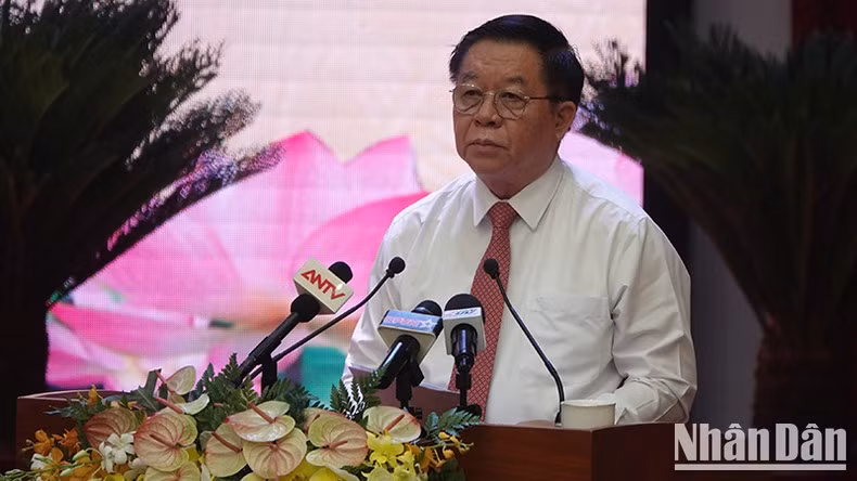 Nguyen Trong Nghia, Politburo member, Secretary of the Party Central Committee and Head of its Commission for Communication, Education, and Mass Mobilisation speaks at the event